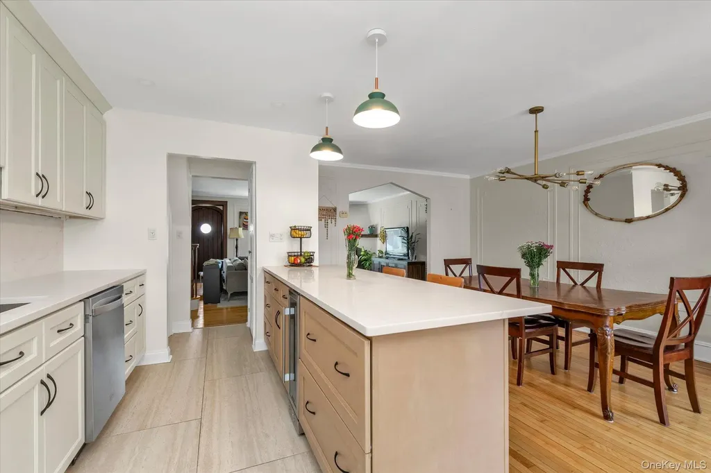376 Cochran Place Valley Stream NY 11581