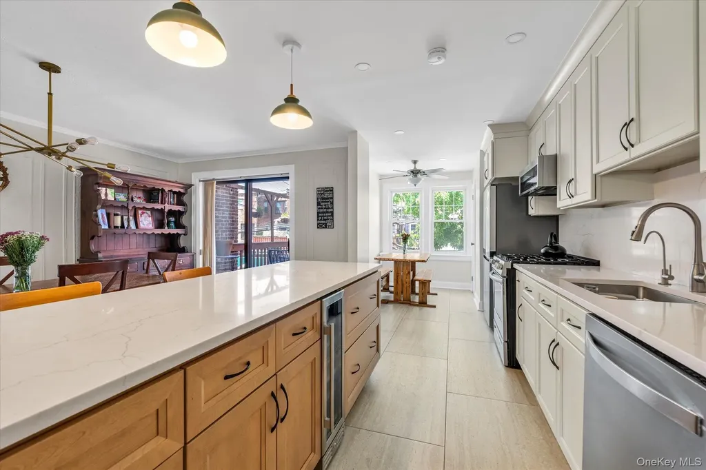 376 Cochran Place Valley Stream NY 11581