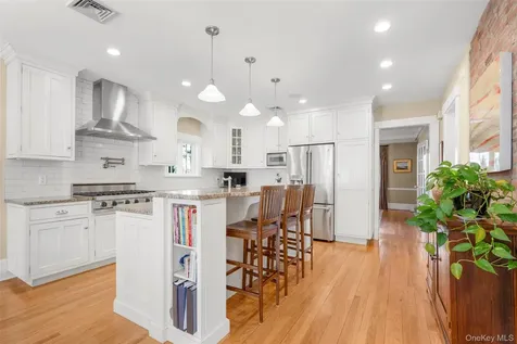 7 Soundview Drive Larchmont NY 10538