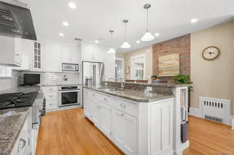 7 Soundview Drive Larchmont NY 10538