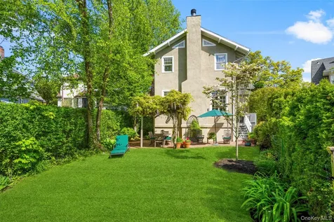 7 Soundview Drive Larchmont NY 10538