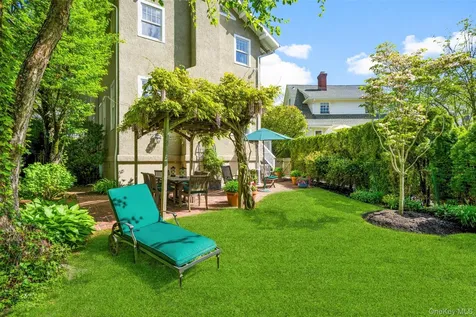 7 Soundview Drive Larchmont NY 10538