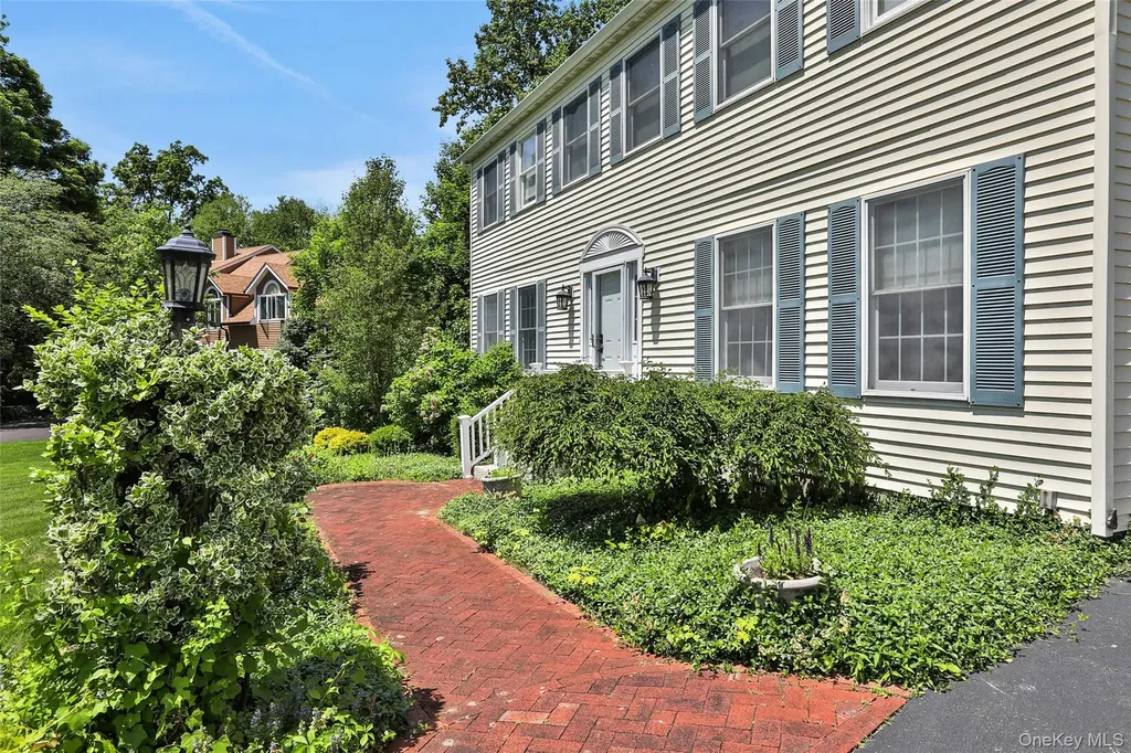 8 White Pine Lane Fishkill NY 12524