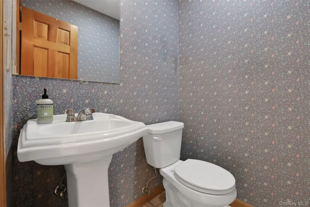 8 White Pine Lane Fishkill NY 12524