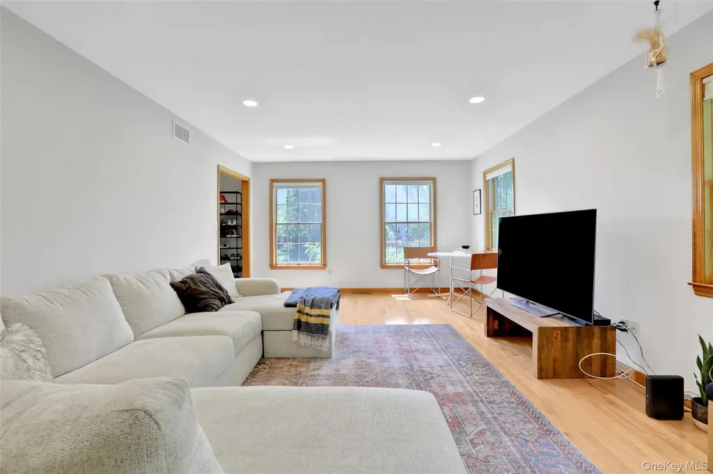 8 White Pine Lane Fishkill NY 12524
