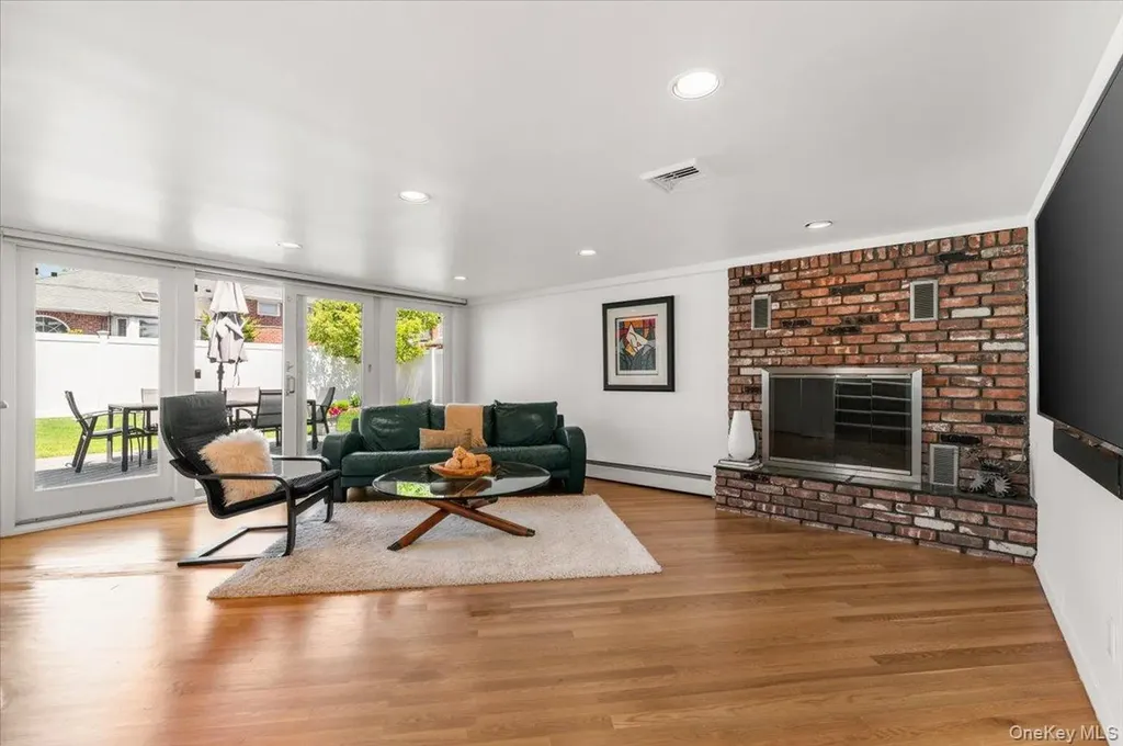 24 Mesa Road Syosset NY 11791