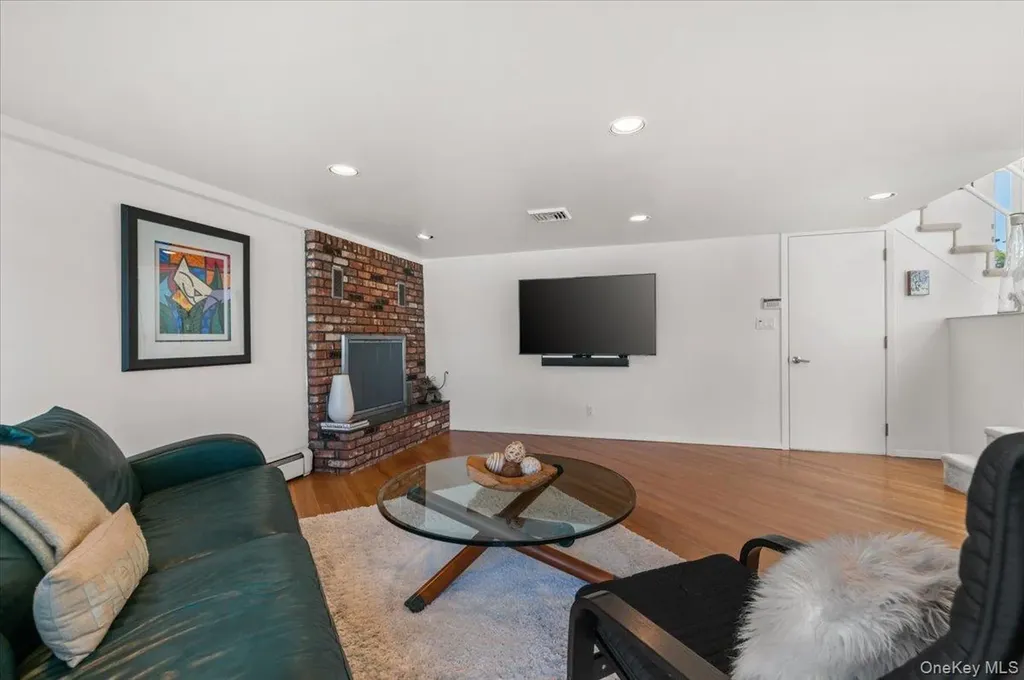 24 Mesa Road Syosset NY 11791