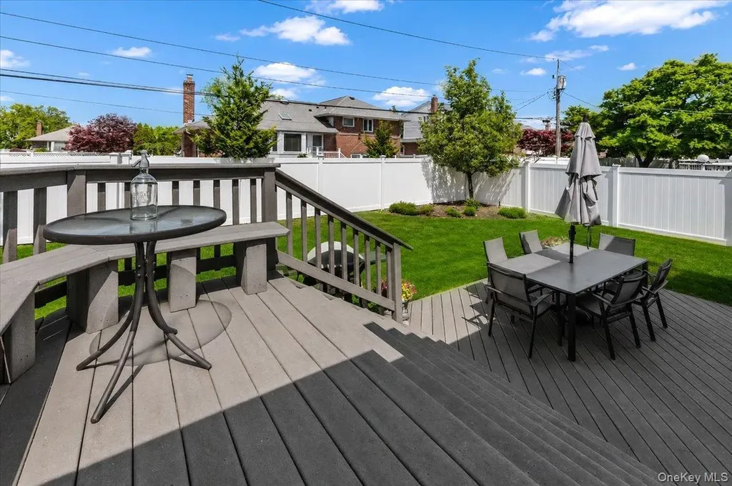 24 Mesa Road Syosset NY 11791