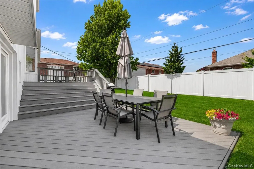 24 Mesa Road Syosset NY 11791