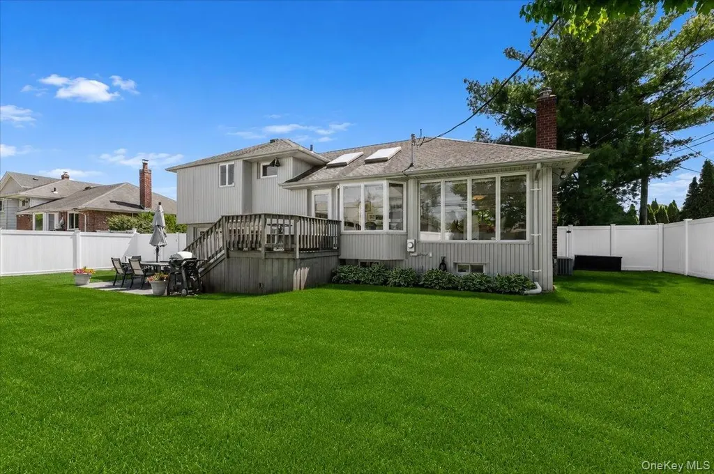 24 Mesa Road Syosset NY 11791