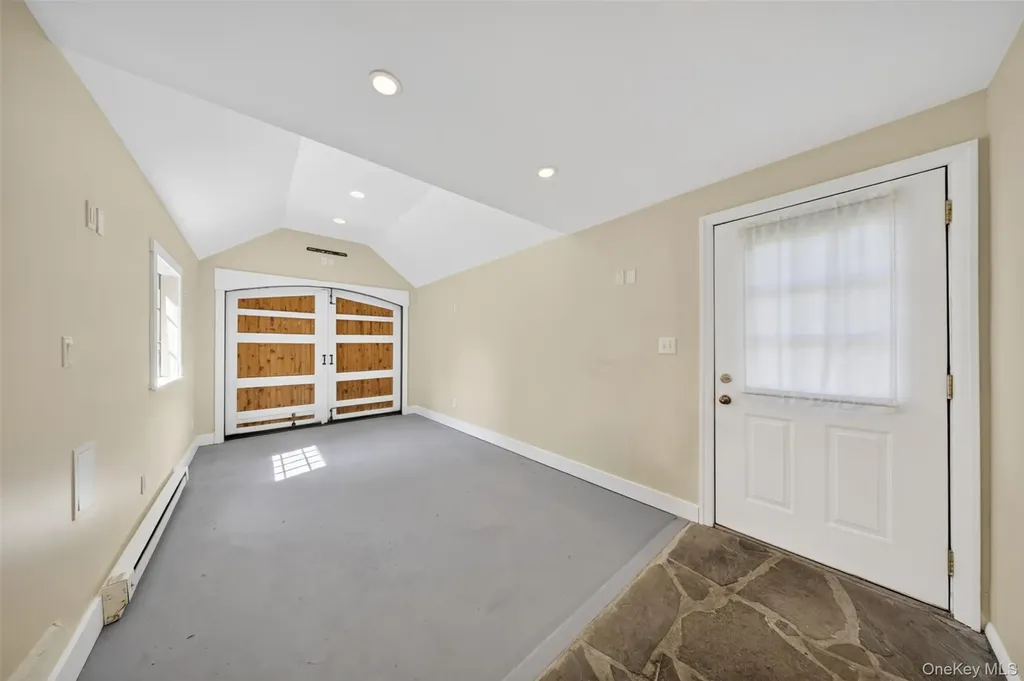 102 Quaker Ridge Road Manhasset NY 11030