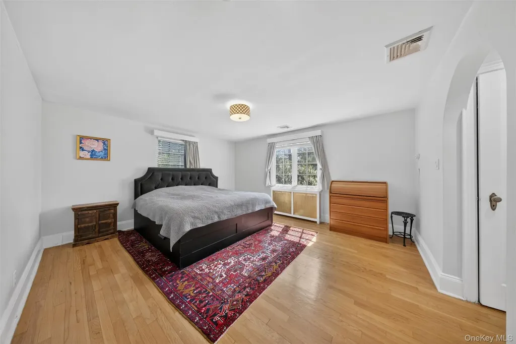 102 Quaker Ridge Road Manhasset NY 11030