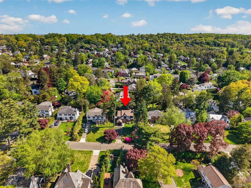 102 Quaker Ridge Road Manhasset NY 11030