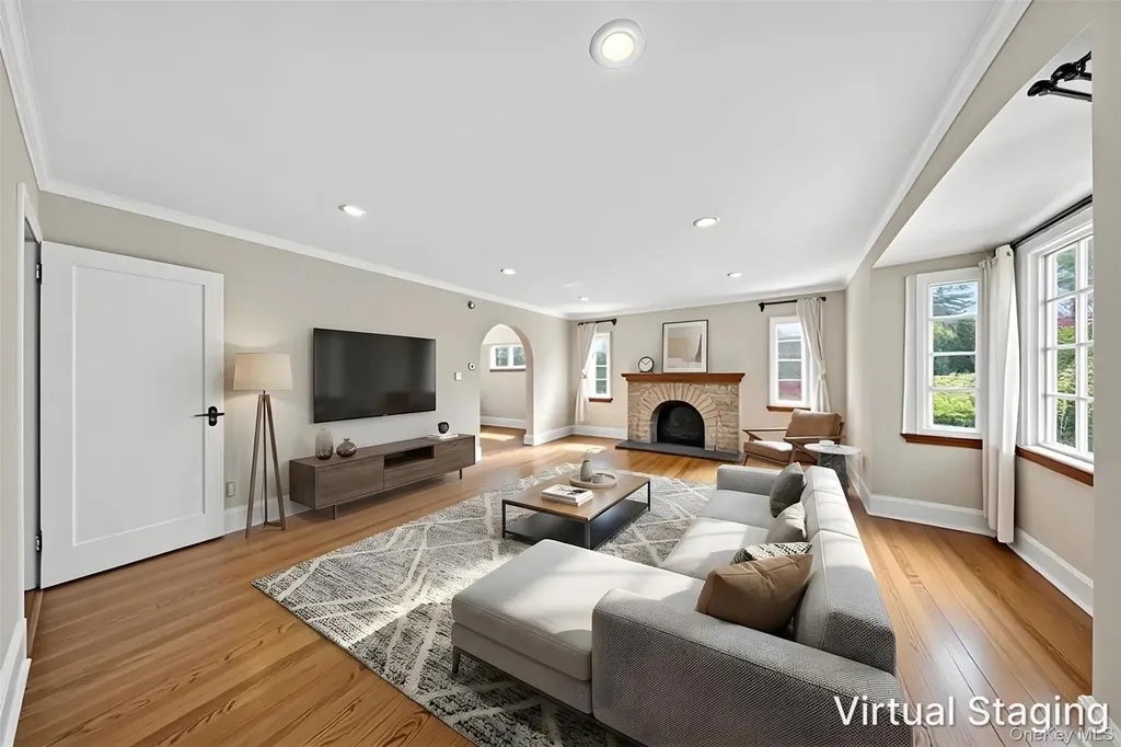 102 Quaker Ridge Road Manhasset NY 11030