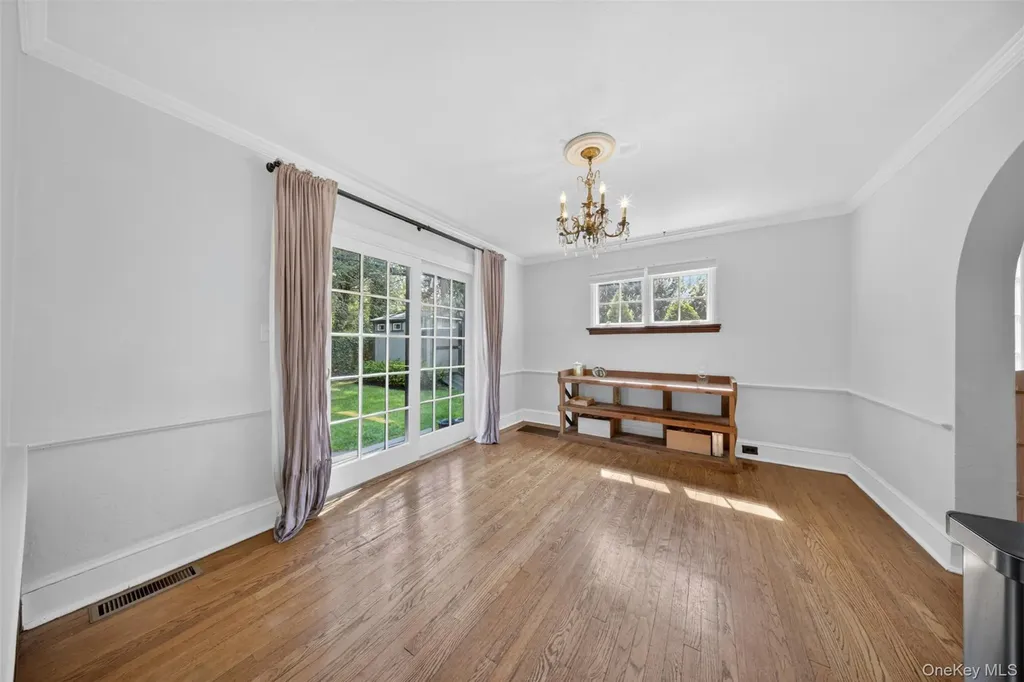 102 Quaker Ridge Road Manhasset NY 11030