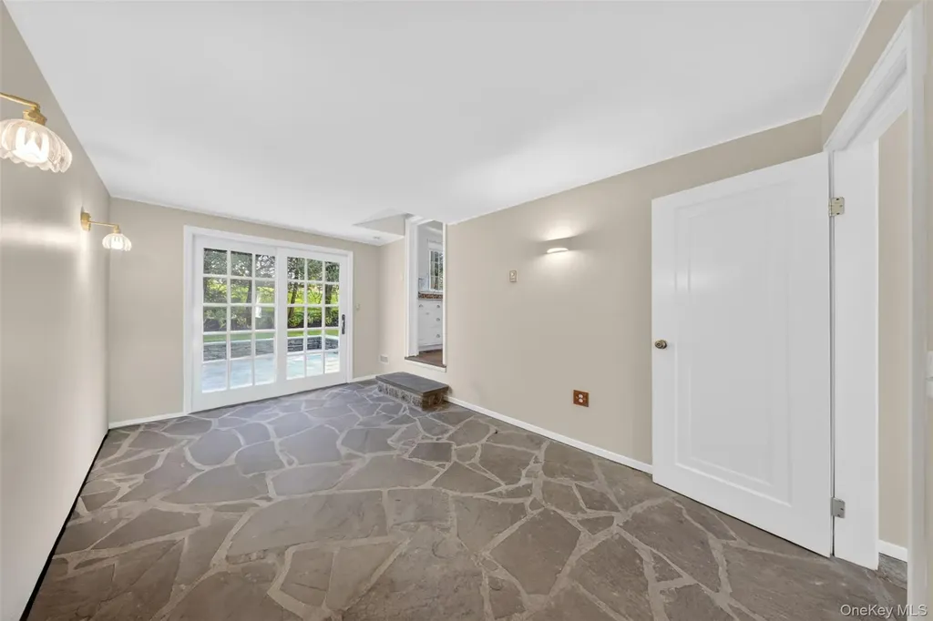 102 Quaker Ridge Road Manhasset NY 11030