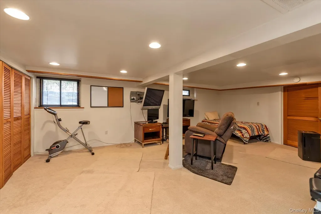 20 Highland Place Great Neck NY 11020