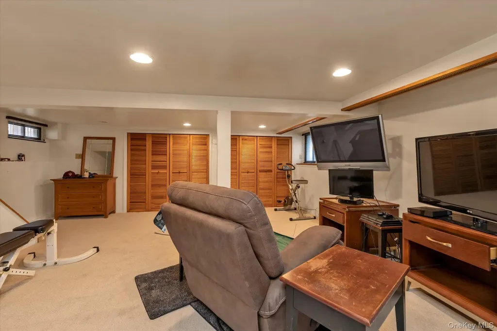 20 Highland Place Great Neck NY 11020