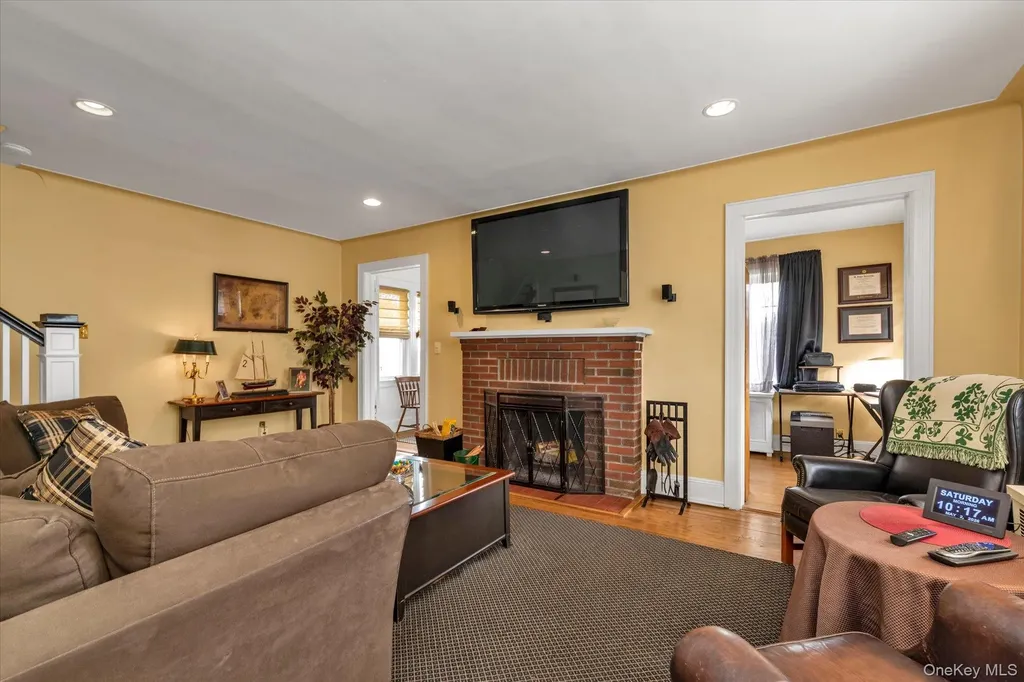 20 Highland Place Great Neck NY 11020