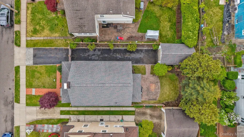 20 Highland Place Great Neck NY 11020