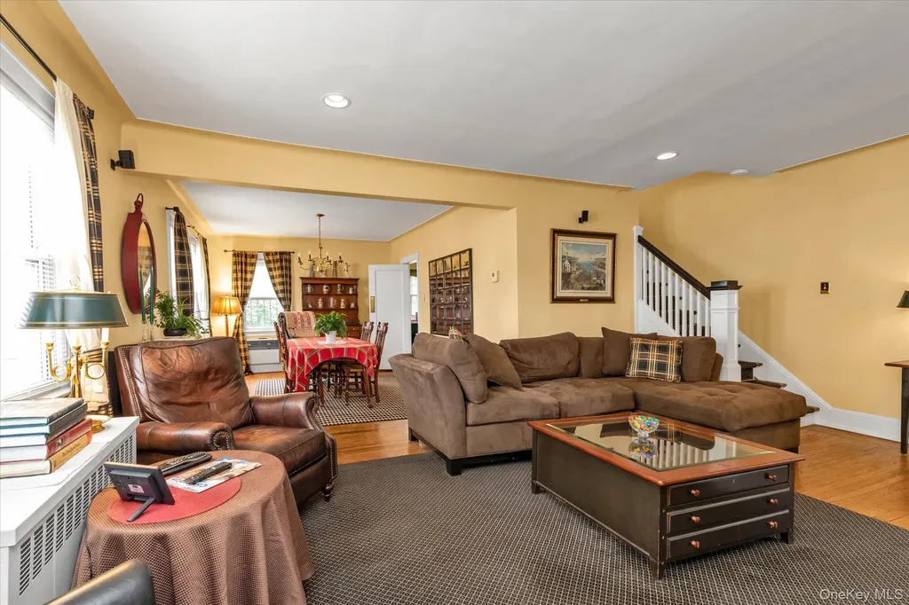 20 Highland Place Great Neck NY 11020