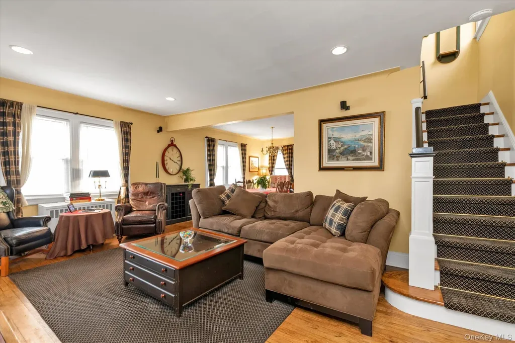 20 Highland Place Great Neck NY 11020