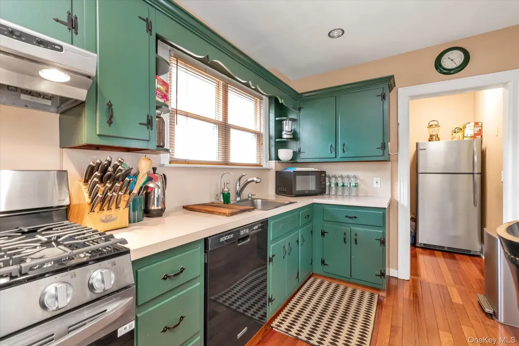 20 Highland Place Great Neck NY 11020