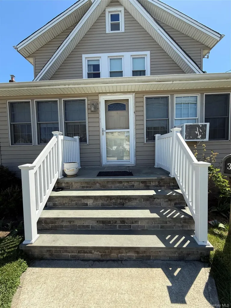 35 S Franklin Avenue Valley Stream NY 11580