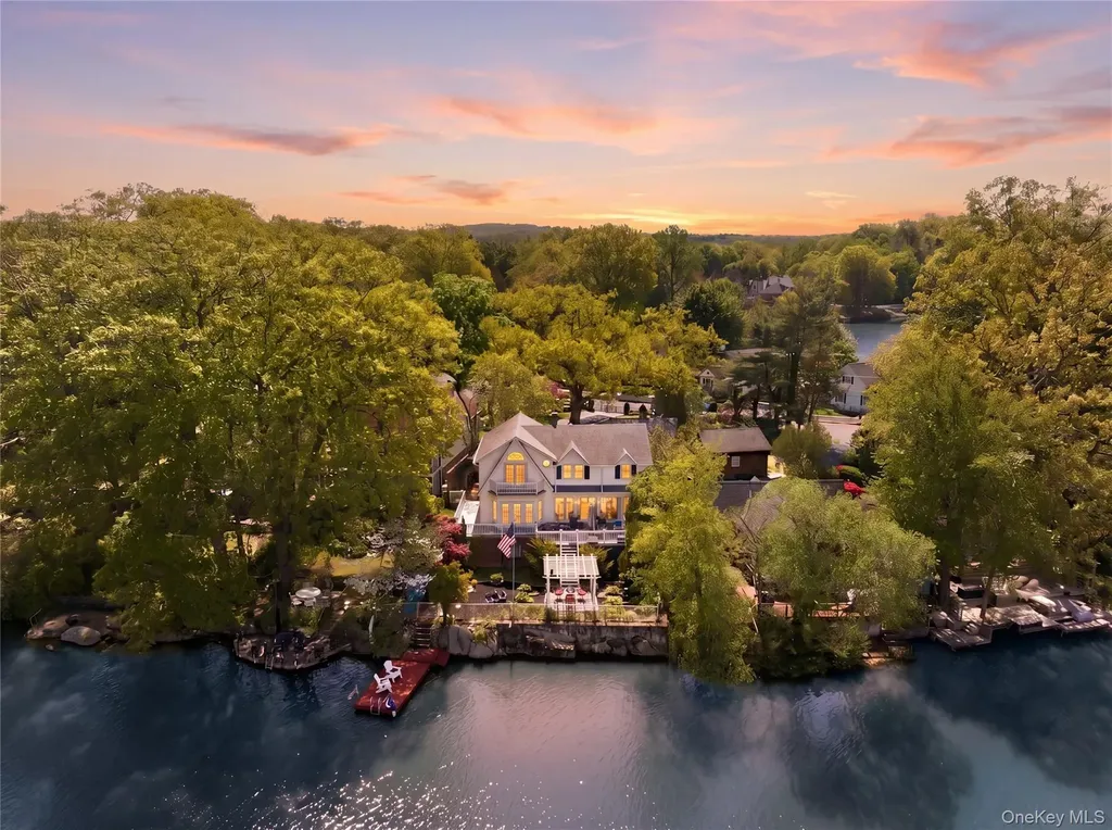 20 Point Drive S Lake Peekskill NY 10537