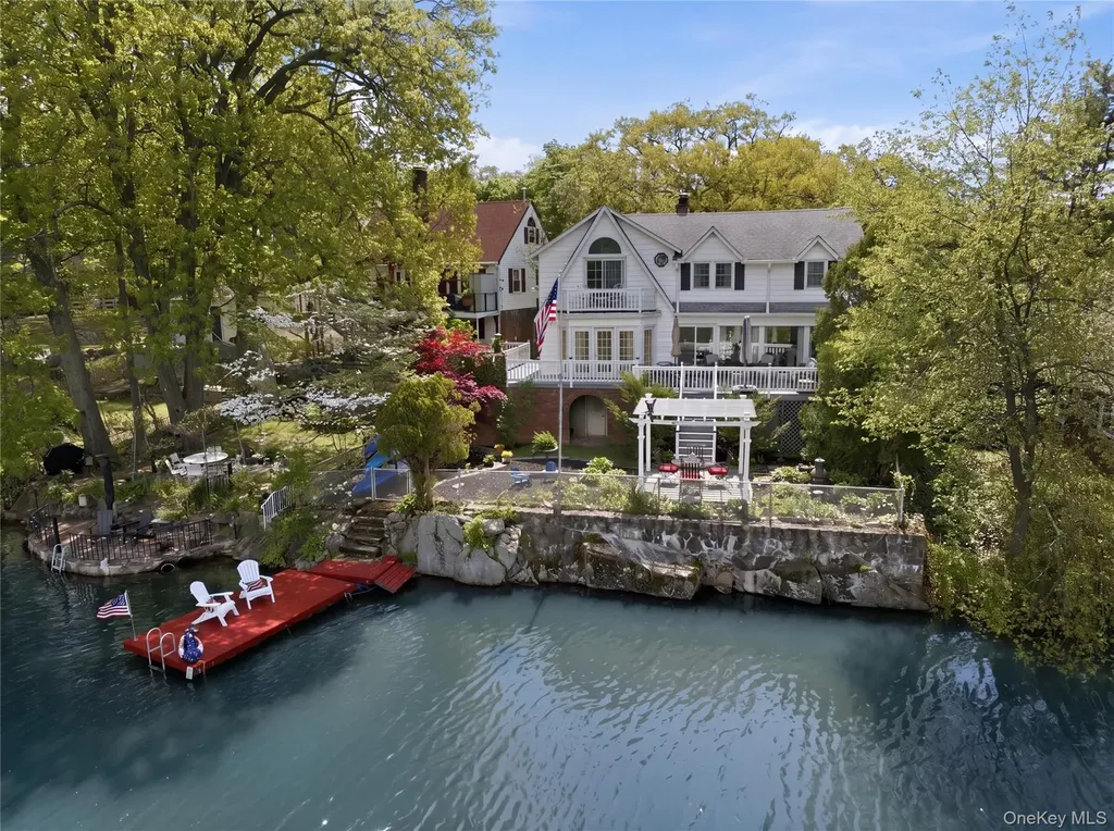 20 Point Drive S Lake Peekskill NY 10537