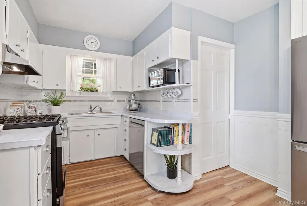 20 Point Drive S Lake Peekskill NY 10537