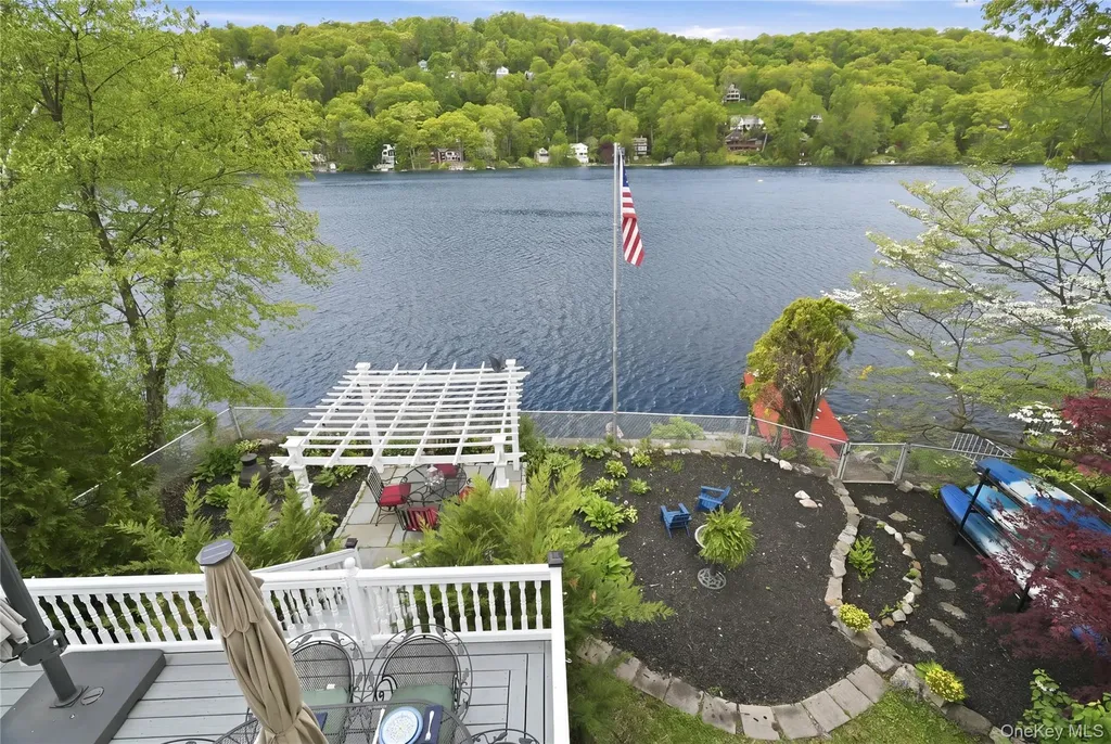 20 Point Drive S Lake Peekskill NY 10537