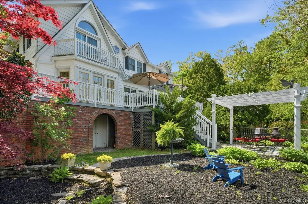 20 Point Drive S Lake Peekskill NY 10537
