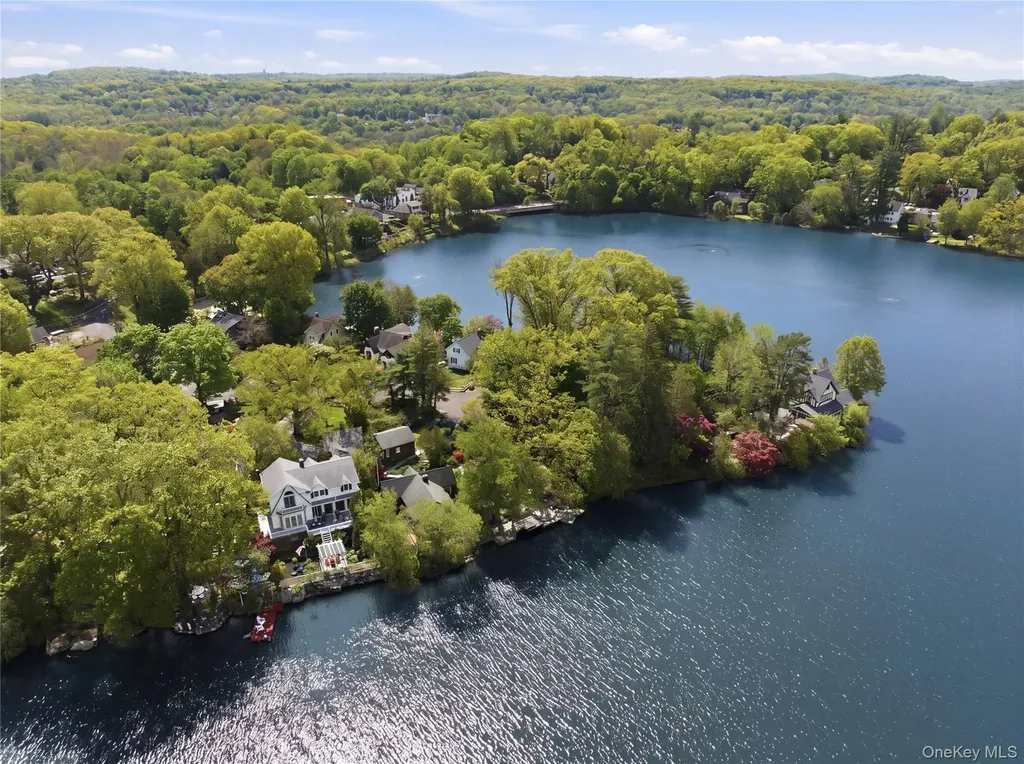 20 Point Drive S Lake Peekskill NY 10537