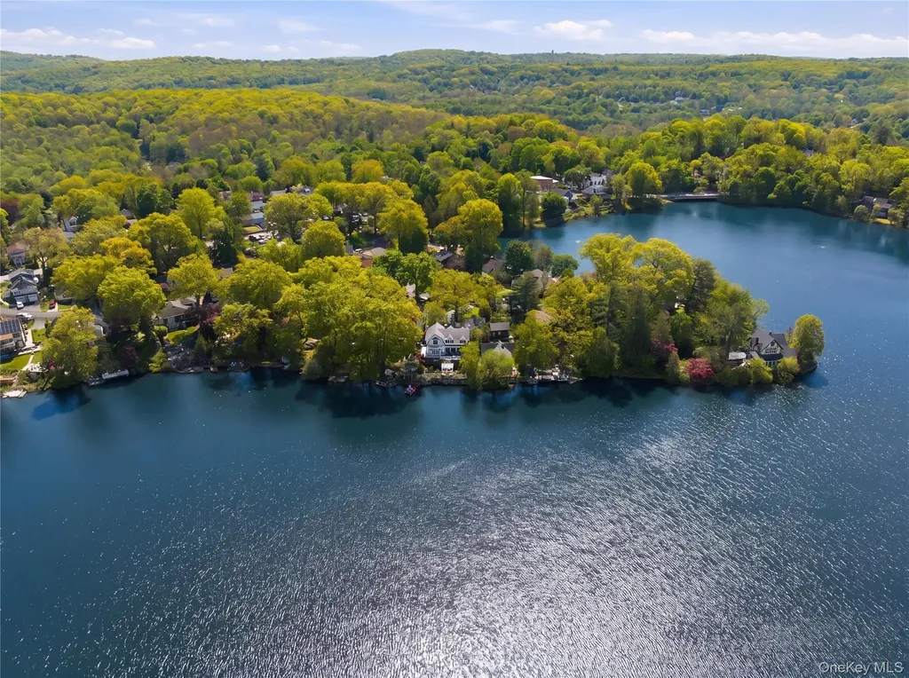 20 Point Drive S Lake Peekskill NY 10537