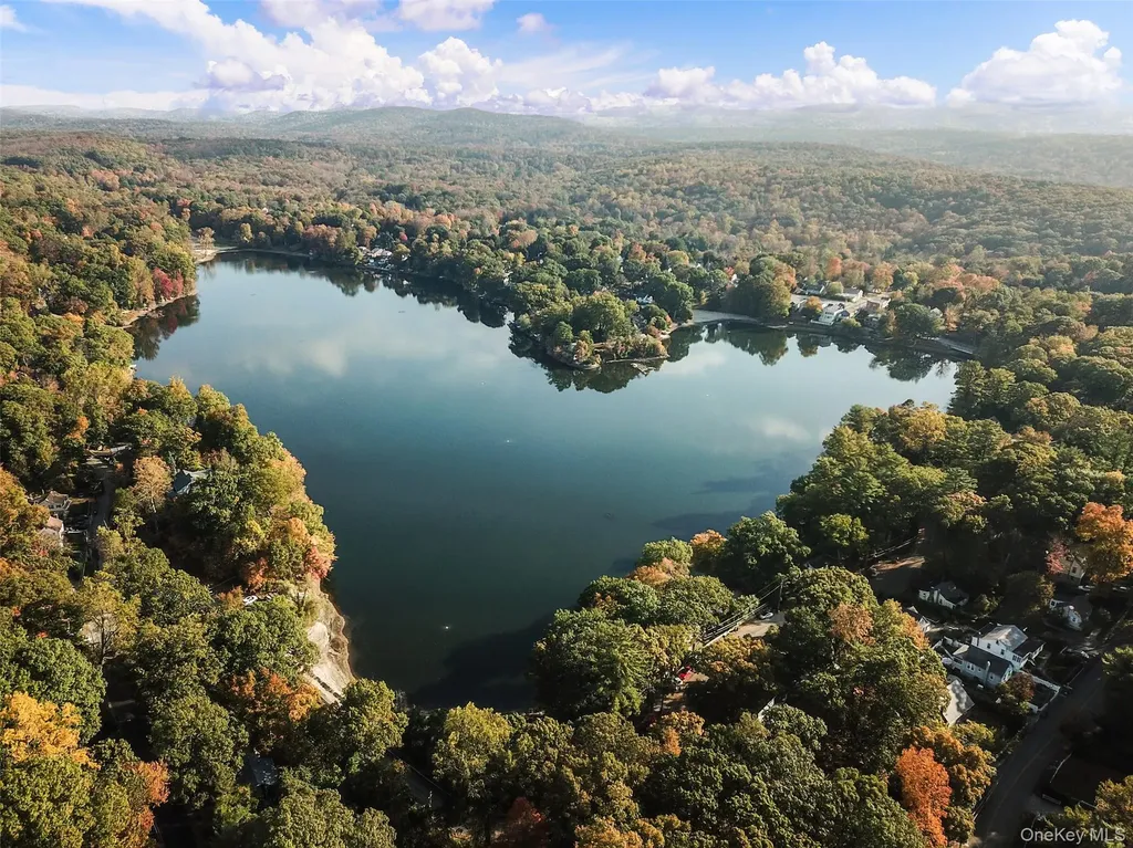 20 Point Drive S Lake Peekskill NY 10537