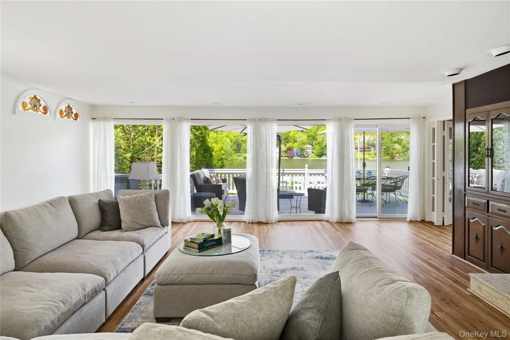 20 Point Drive S Lake Peekskill NY 10537