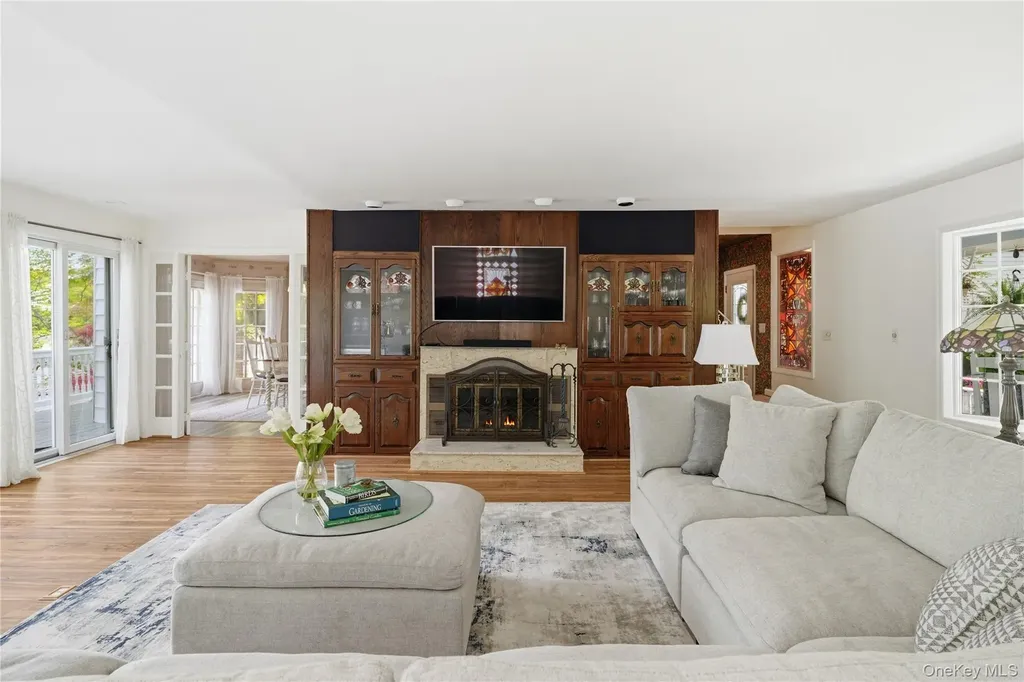 20 Point Drive S Lake Peekskill NY 10537