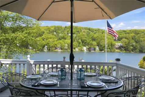 20 Point Drive S Lake Peekskill NY 10537