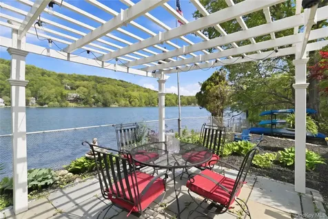 20 Point Drive S Lake Peekskill NY 10537