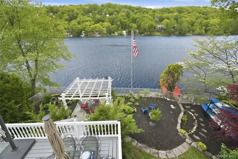 20 Point Drive S Lake Peekskill NY 10537