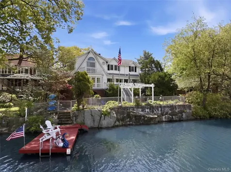20 Point Drive S Lake Peekskill NY 10537