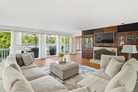 20 Point Drive S Lake Peekskill NY 10537