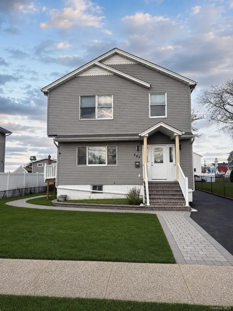 587 Miller Avenue Freeport NY 11520