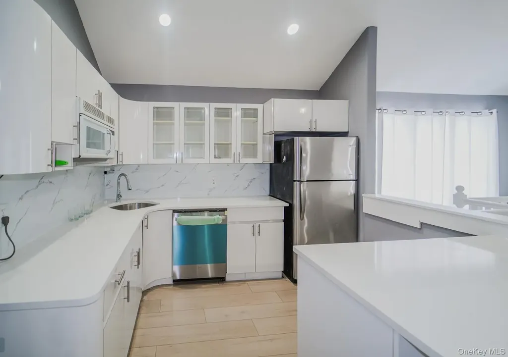 587 Miller Avenue Freeport NY 11520