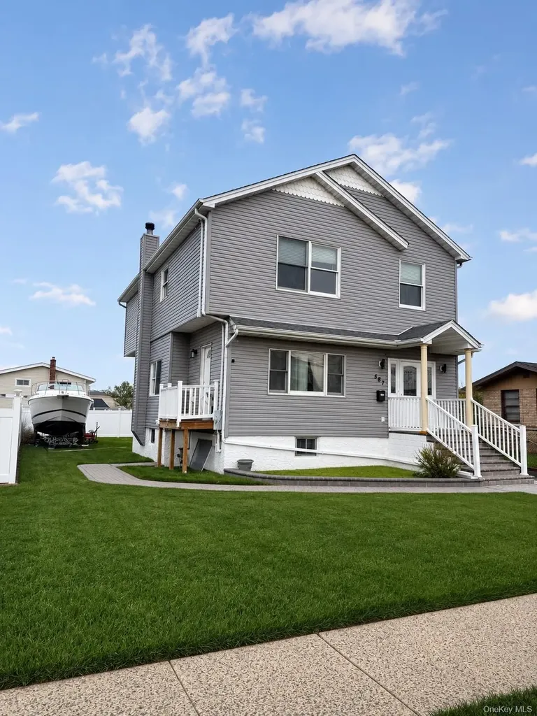 587 Miller Avenue Freeport NY 11520
