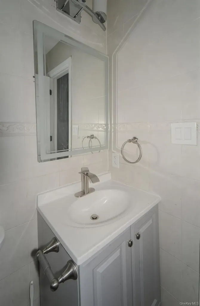 587 Miller Avenue Freeport NY 11520