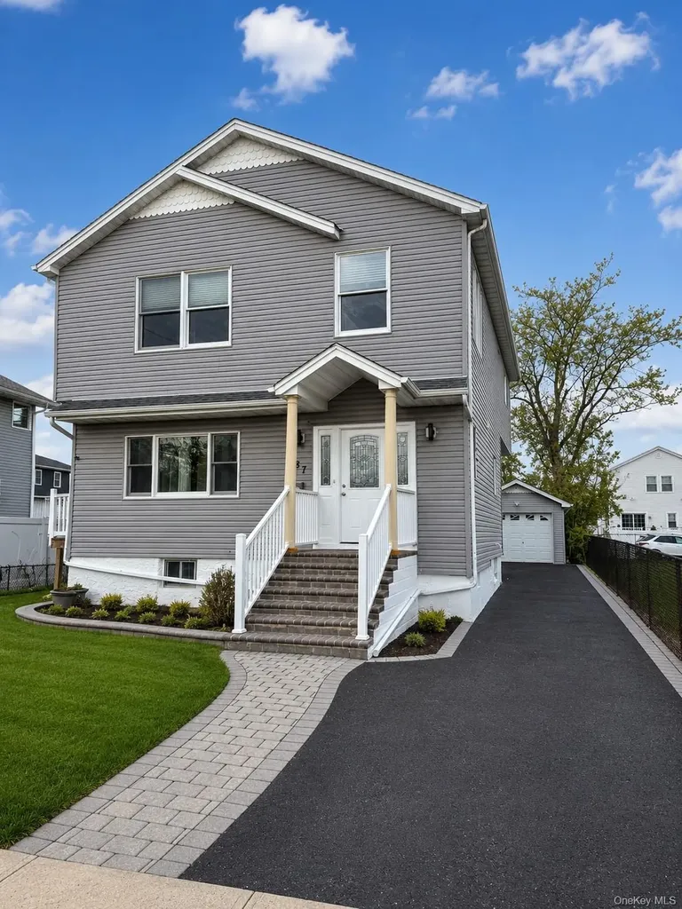587 Miller Avenue Freeport NY 11520