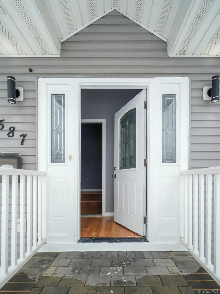 587 Miller Avenue Freeport NY 11520