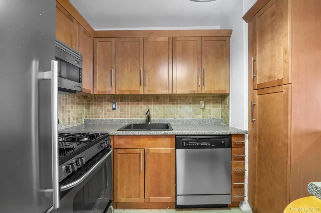 1841 Central Park Avenue Yonkers NY 10103